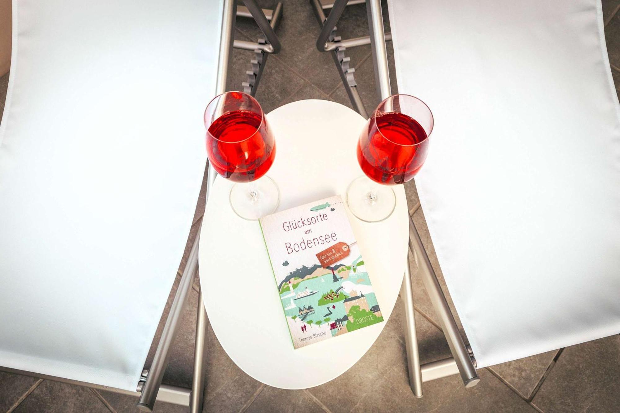 Relax Black & White Apartment Friedrichshafen